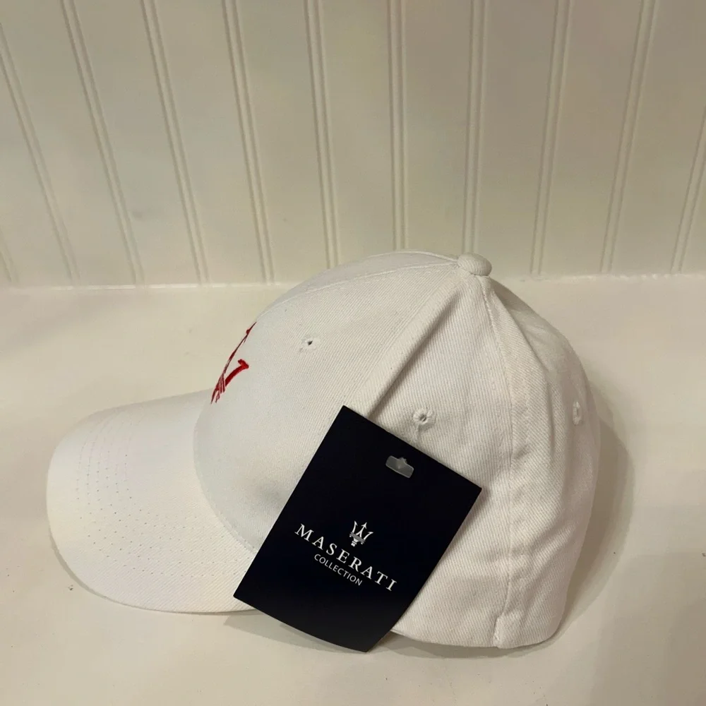 NWT Maserati Trident Men’s Baseball cap S/M - Picture 2 of 4